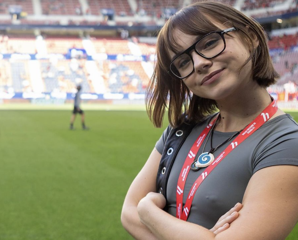 Clara Galle Desafiando Normas De Vestimenta Y Reivindicando La 